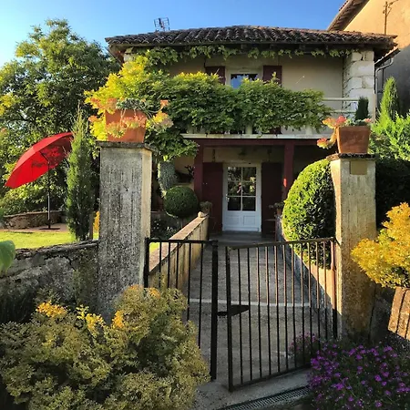 Holiday home Le Parasol Rouge